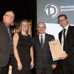 M. Claude Drouin (DENB), Mme Marlène Bisson (DENB), M. Richard Lehoux (préfet de la MRC Nouvelle-Beauce) et M. André Bonneville (président DENB)