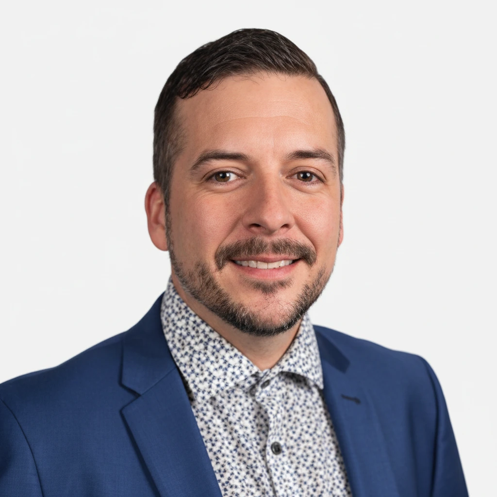 Portrait de Sébastien Morin, en veston bleu