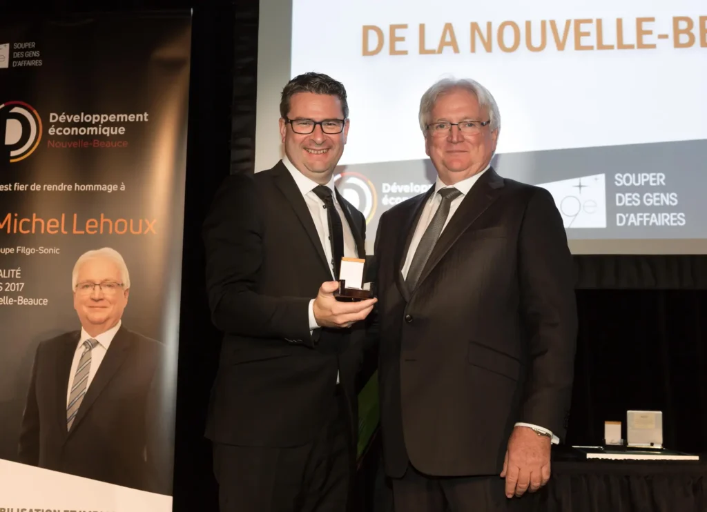 Remise de prix lors d’un gala d’affaires