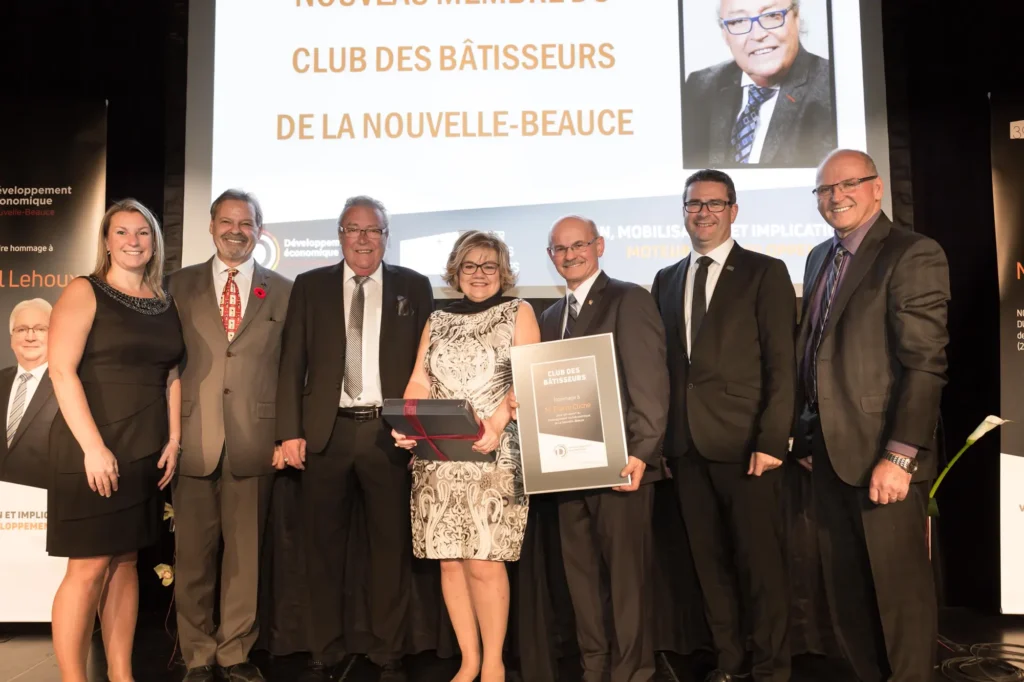 Remise d’hommage au Club des Bâtisseurs