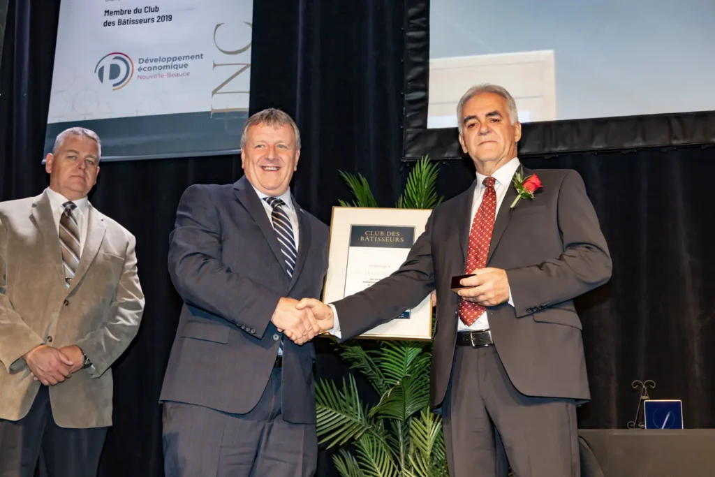 Remise de prix lors d’une cérémonie officielle