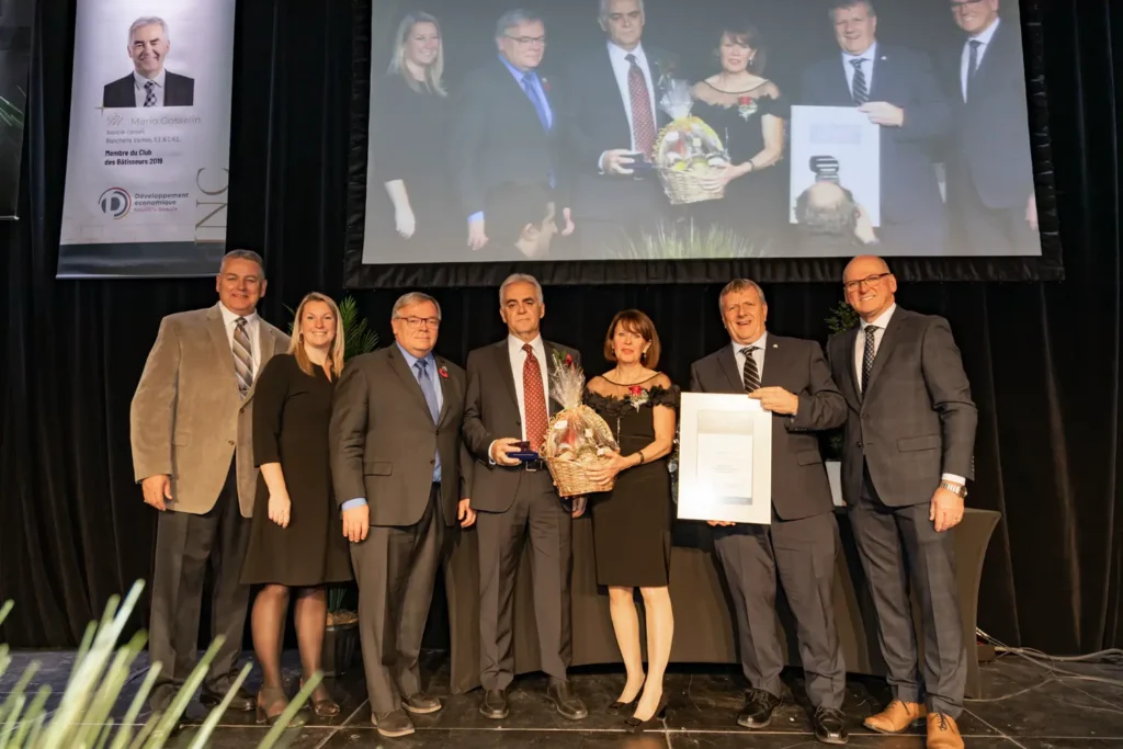 Remise de prix lors d'une cérémonie officielle