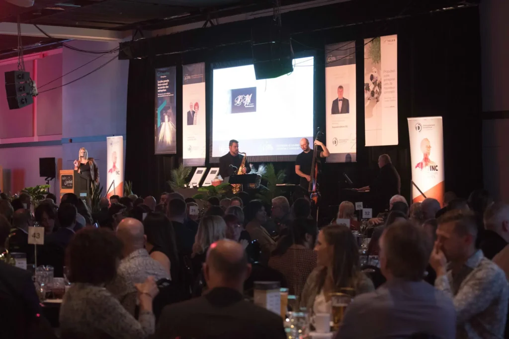 Gala d'entreprise avec groupe de jazz sur scène