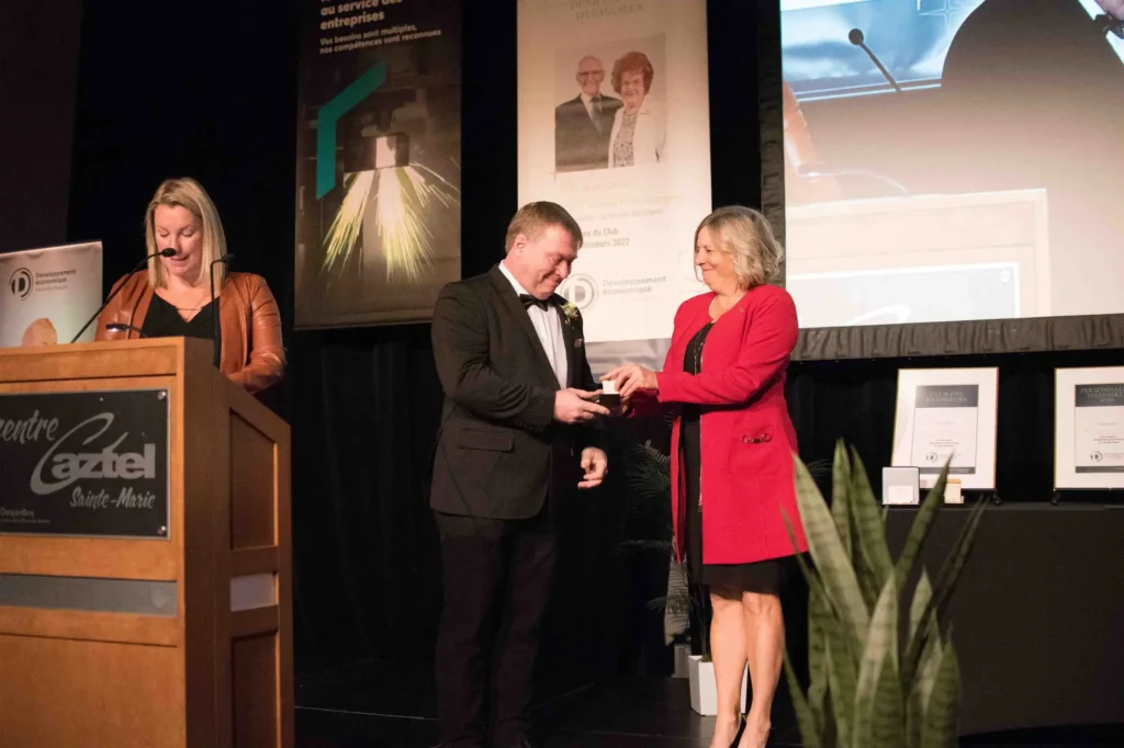 Remise de prix lors d’une cérémonie officielle