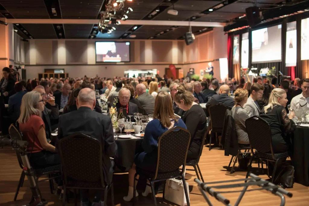 Dîner de gala lors d'une conférence professionnelle