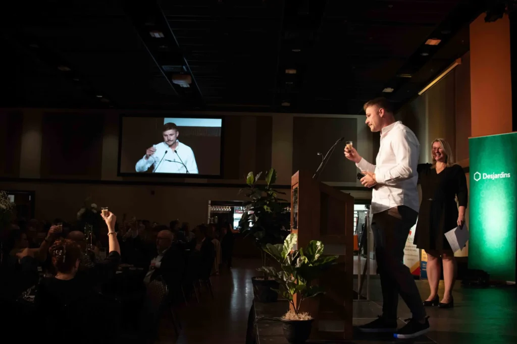 Discours sur scène lors d’un gala
