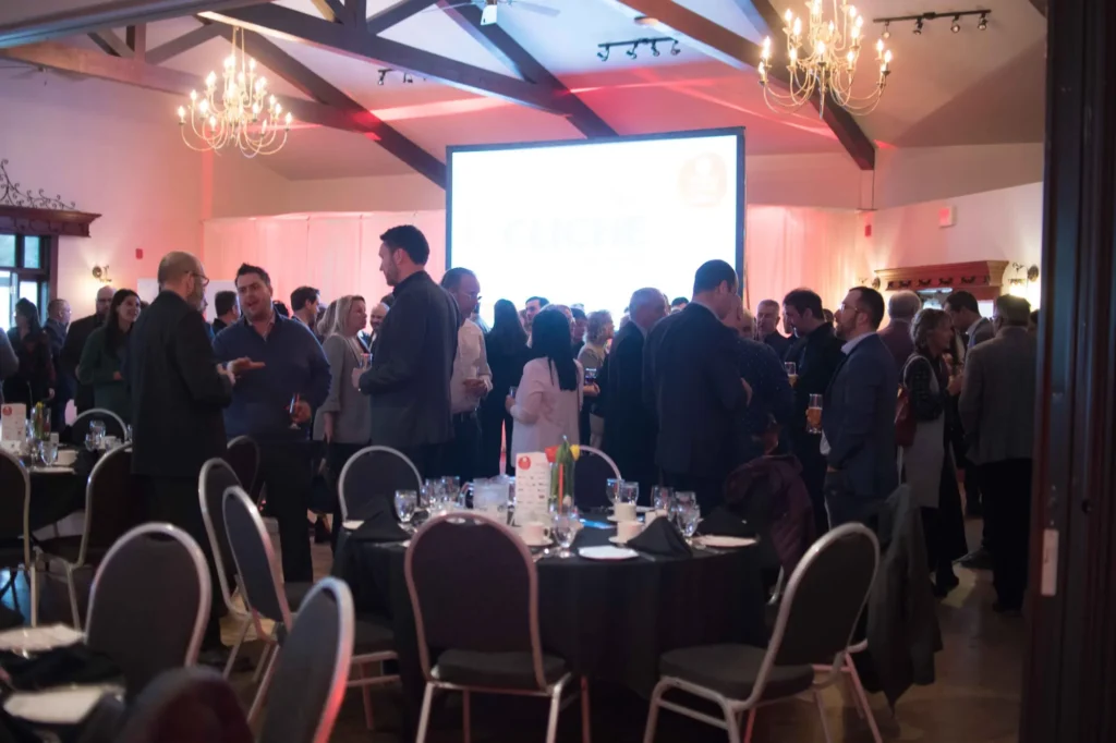 Cocktail professionnel dans une salle de réception