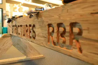 Poutre en bois gravée STRUCTURES RBR