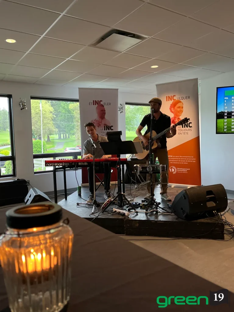 Duo musical sur scène intérieure événement