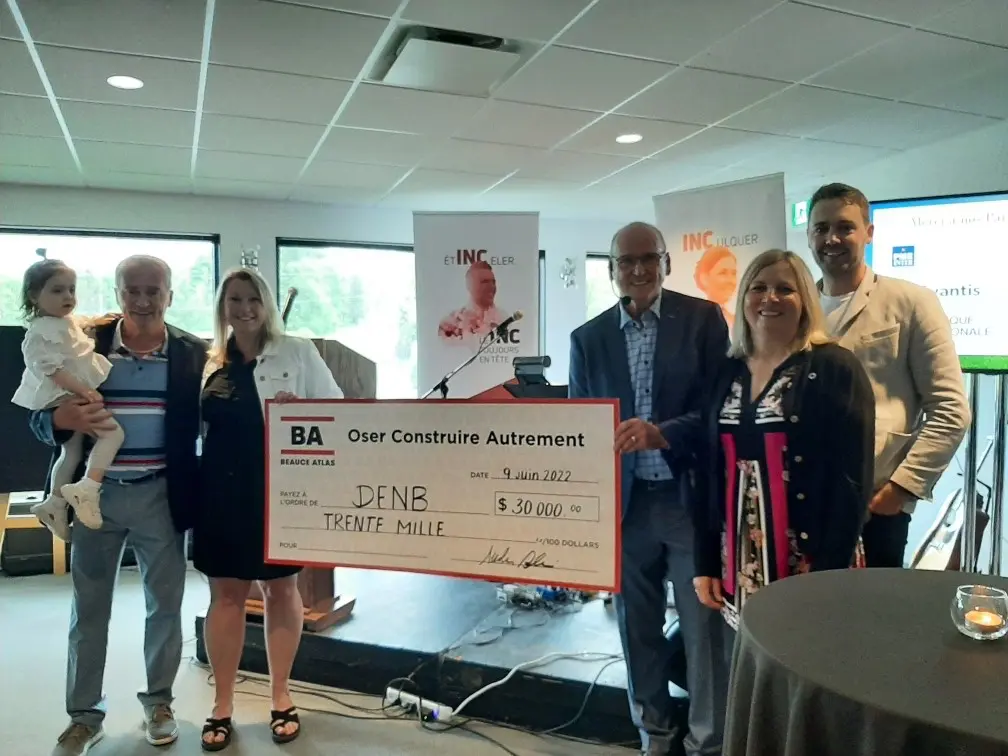 Remise de chèque géant de 30 000 $