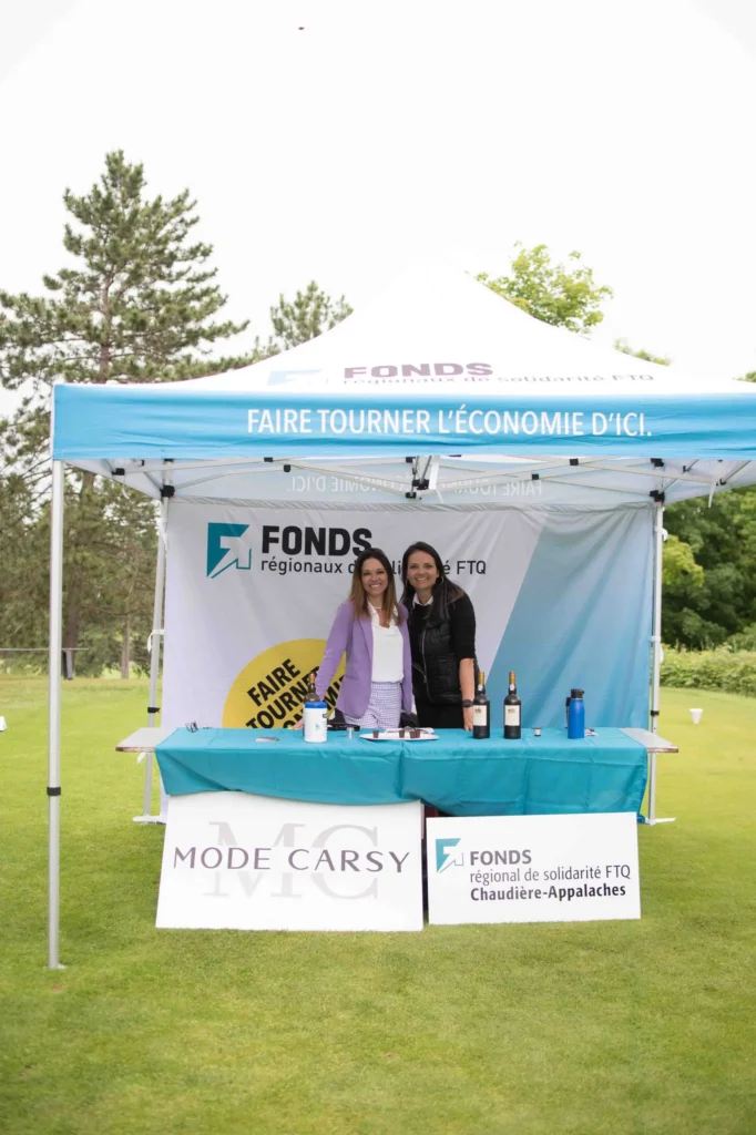 Kiosque Fonds FTQ avec deux exposantes