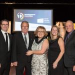 De gauche à droite :
M. André Bonneville (président DENB), M. Pierre Cliche (récipiendaire), Mme Ghislaine Crête (conjointe), Mme Marlène Bisson (DENB), M. Claude Drouin (DENB)