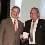 M. André Spénard (député de Beauce-Nord ) et M. Pierre Cliche (récipiendaire)